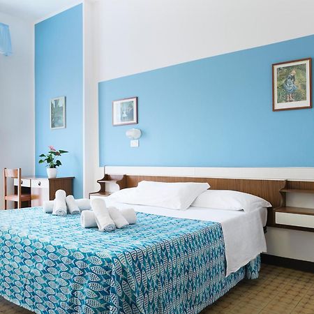 Hotel Cheri Rimini Kültér fotó