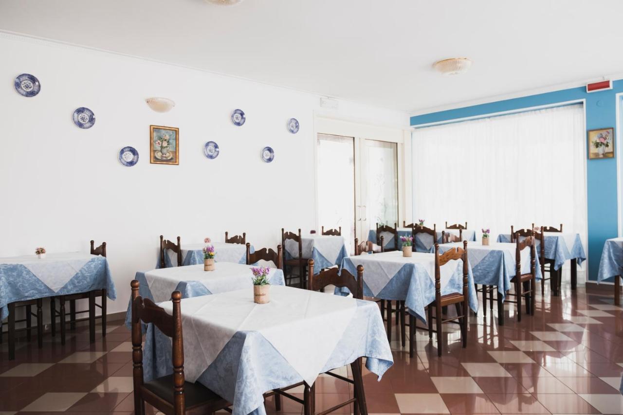 Hotel Cheri Rimini Kültér fotó