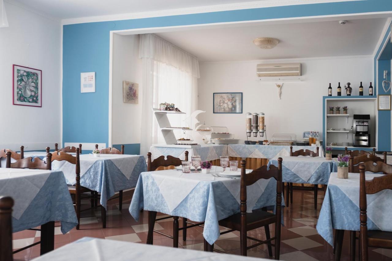 Hotel Cheri Rimini Kültér fotó
