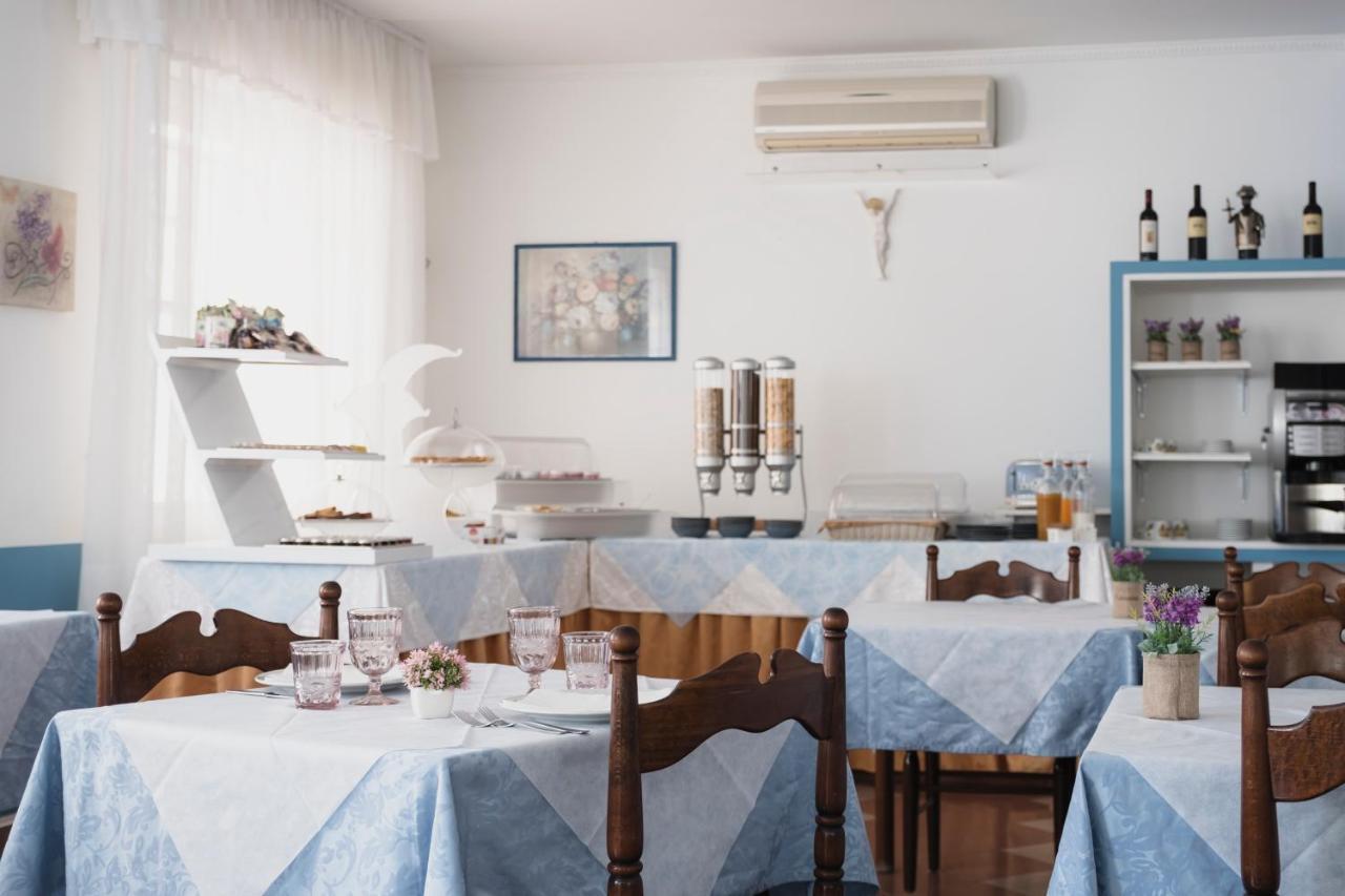 Hotel Cheri Rimini Kültér fotó