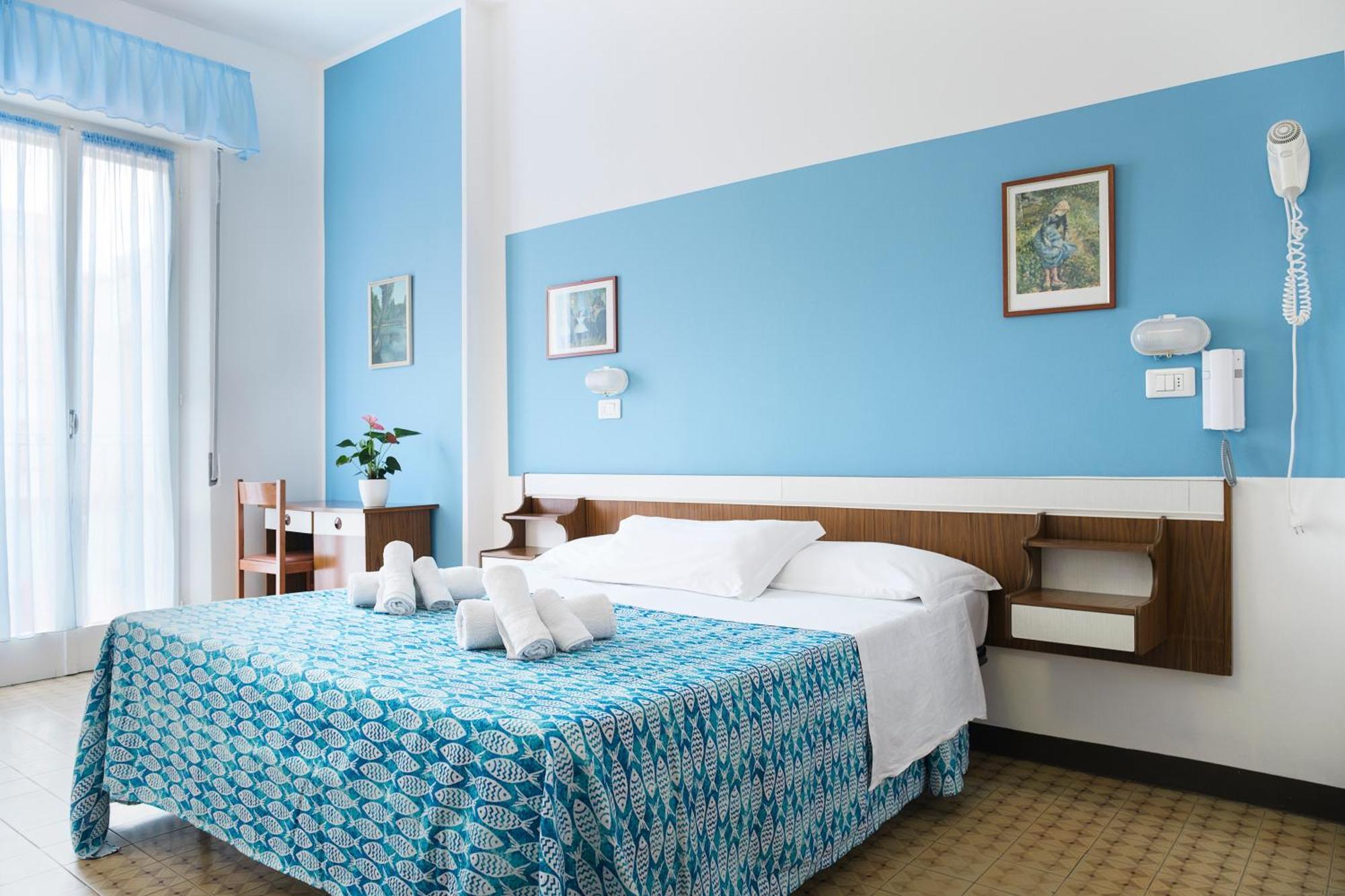 Hotel Cheri Rimini Kültér fotó