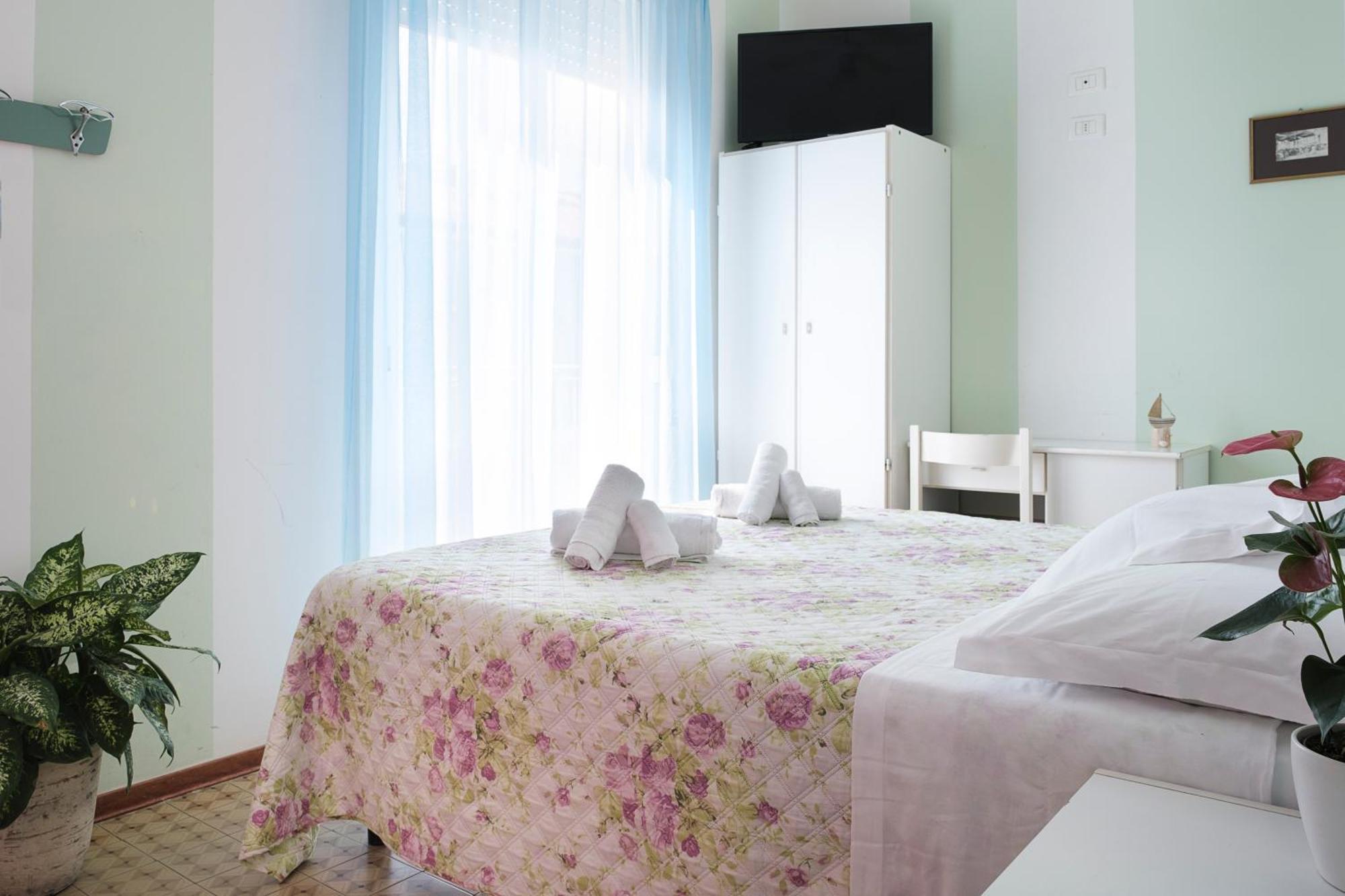 Hotel Cheri Rimini Kültér fotó