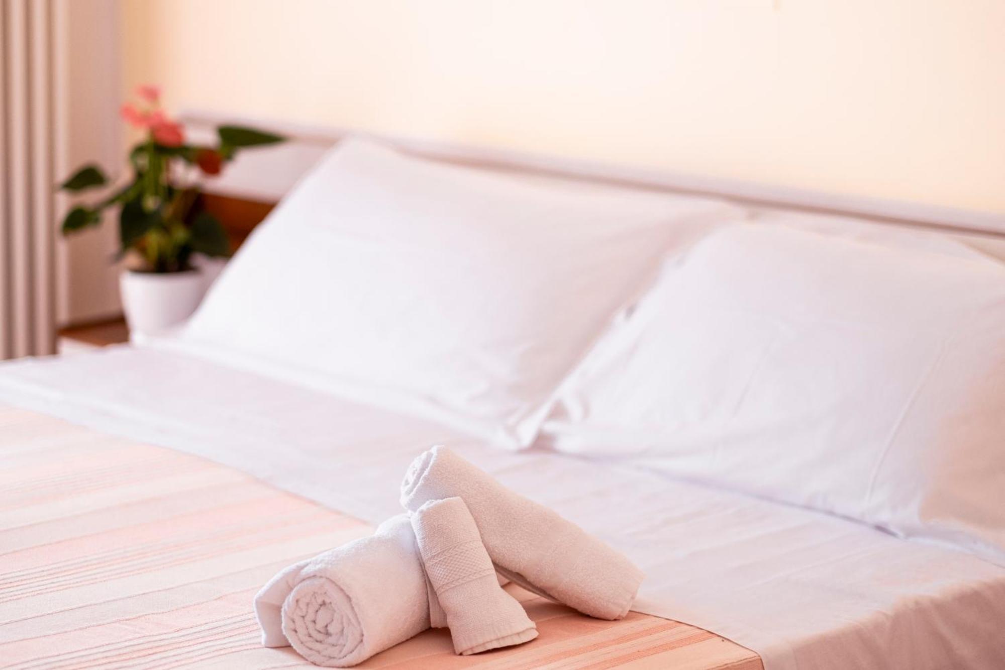 Hotel Cheri Rimini Kültér fotó