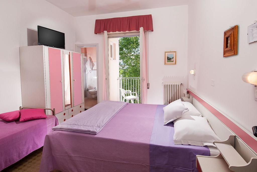 Hotel Cheri Rimini Kültér fotó