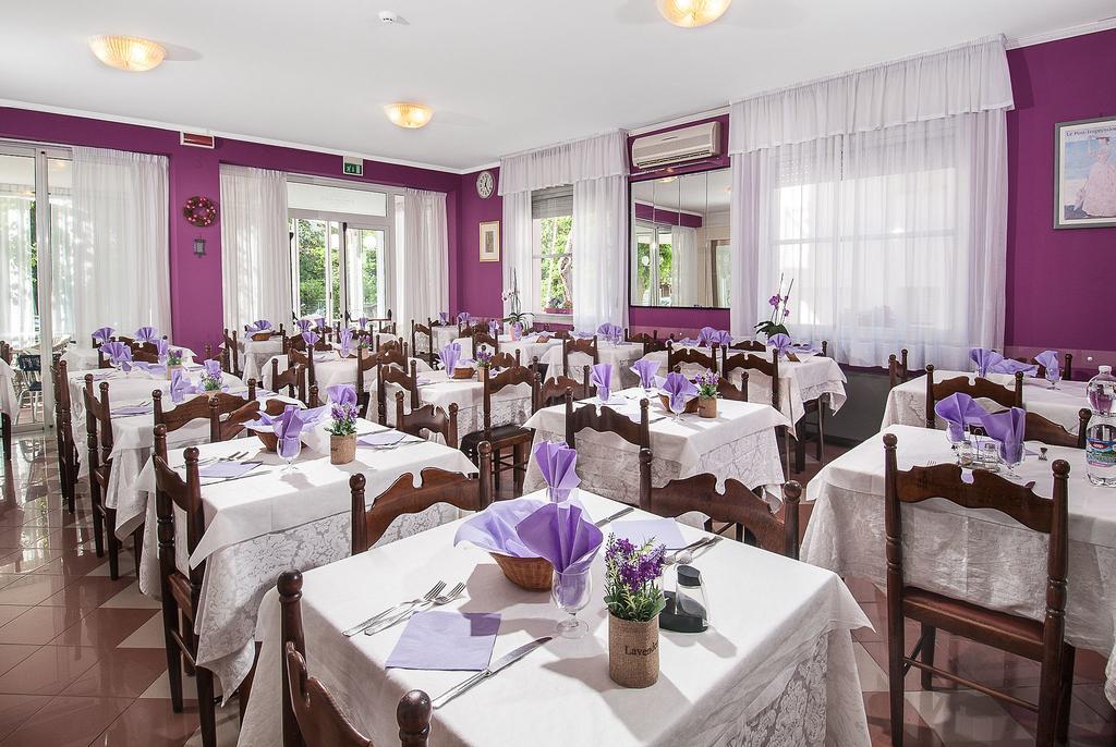 Hotel Cheri Rimini Kültér fotó