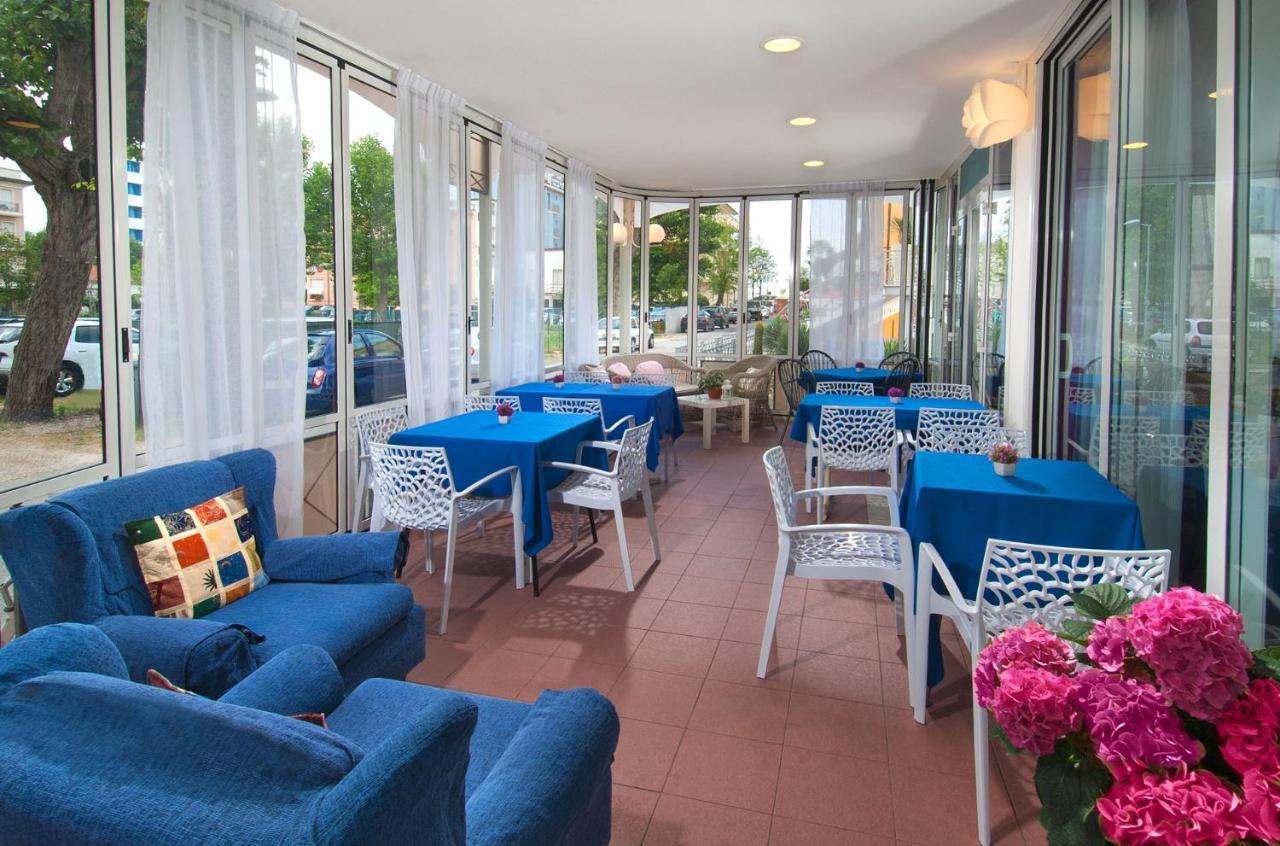 Hotel Cheri Rimini Kültér fotó