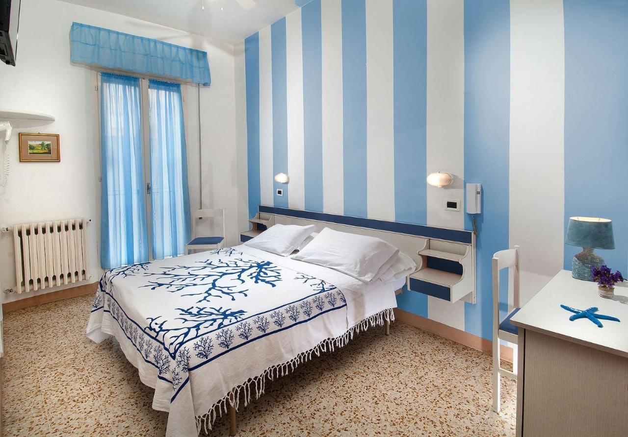 Hotel Cheri Rimini Kültér fotó