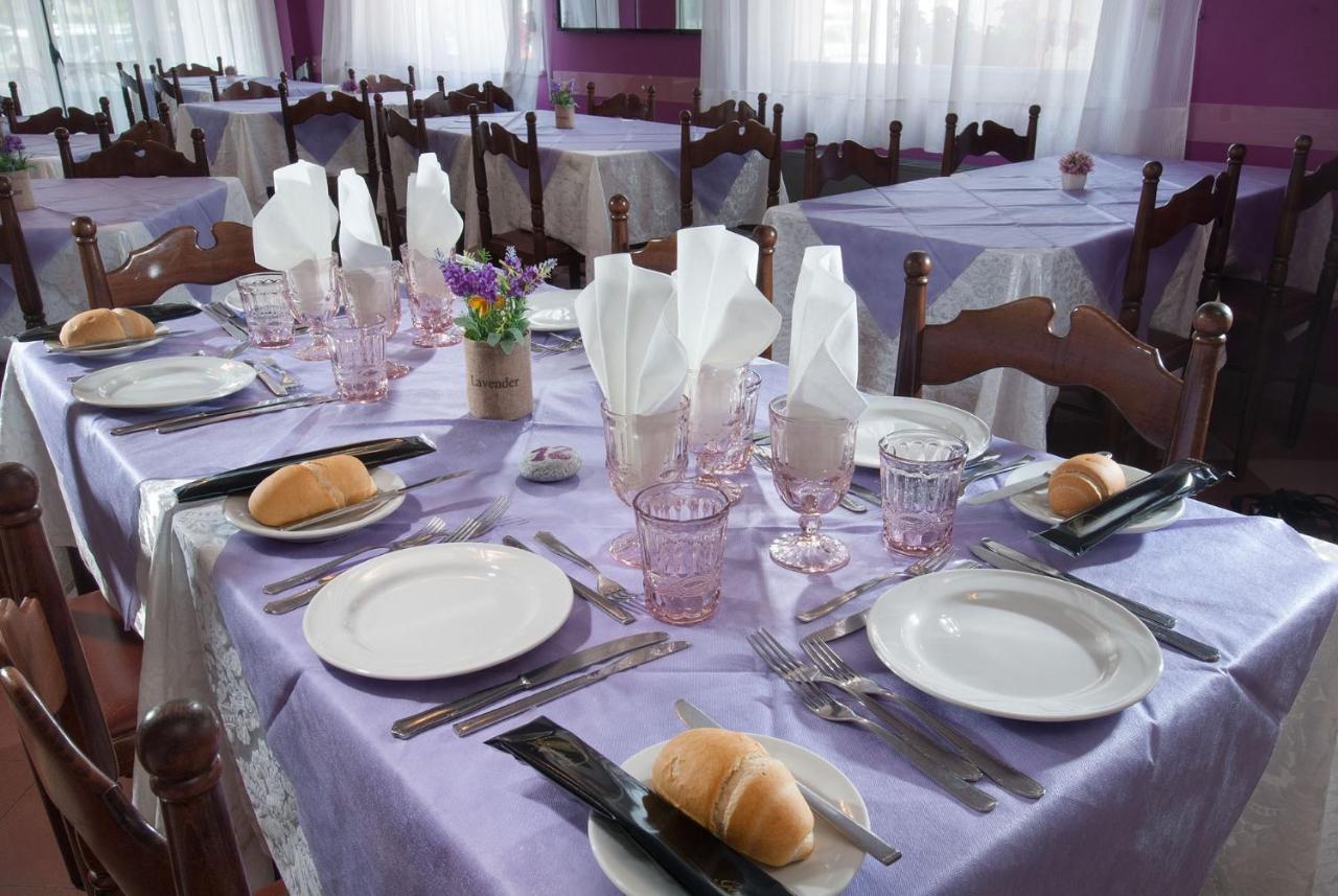 Hotel Cheri Rimini Kültér fotó